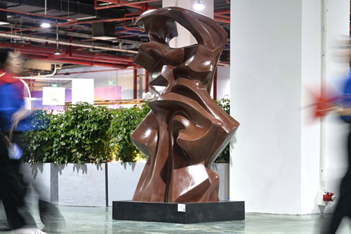 Tác phẩm kỷ niệm 80 năm thành tựu đất nước của nhà điêu khắc Nguyễn Văn Vũ