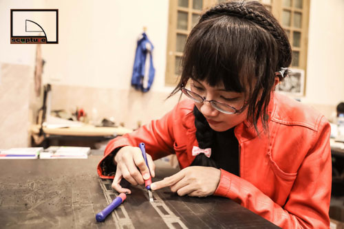 Đ&agrave;o Yến Quỳnh - sinh vi&ecirc;n năm tư chuy&ecirc;n ng&agrave;nh Sơn M&agrave;i, khoa Hội Họa, Trường Đại học Mỹ thuật Việt Nam.