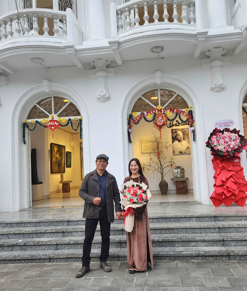 Họa sĩ Ng&ocirc; Quỳnh Li&ecirc;n tại Triển l&atilde;m mỹ thuật 'Ngựa với sắc xu&acirc;n B&iacute;nh Ngọ 2026'