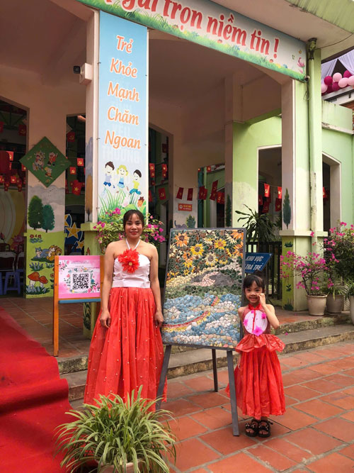 C&ocirc; tr&ograve; trường mầm non Ph&uacute;c L&yacute;