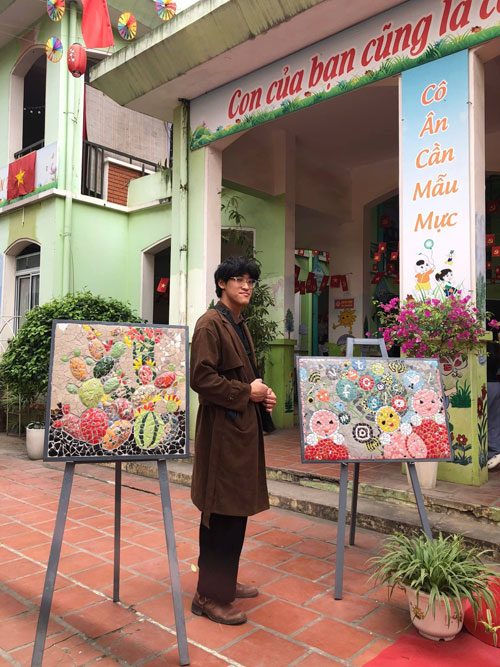 Nh&agrave; đi&ecirc;u khắc Nguyễn Văn An b&ecirc;n t&aacute;c phấm tranh t&aacute;i sinh tại trường mầm non Ph&uacute;c L&yacute;