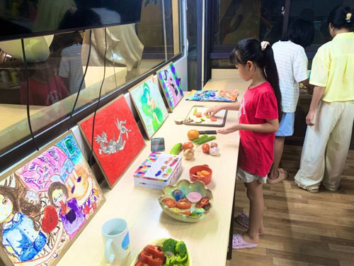 Tranh in từ Rau Củ Quả của các bé CLB Mỹ Thuật Liên Vũ