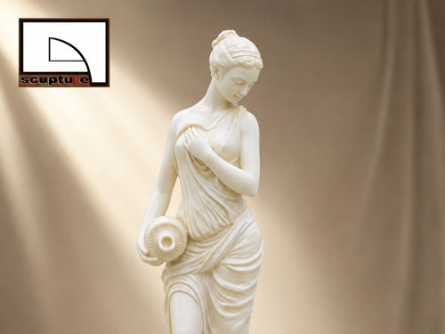 Tượng thiếu nữ bê bình