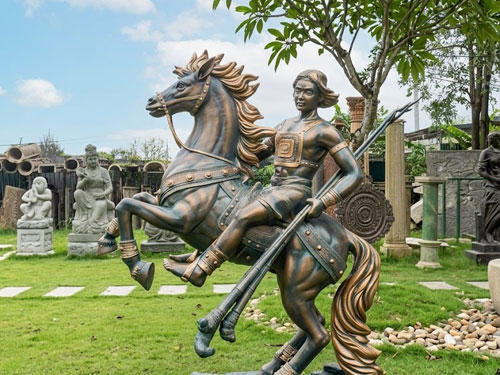 Tượng Thánh Gióng